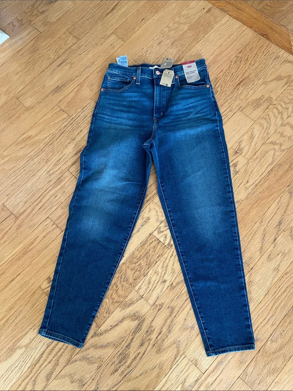 Levi’s high waisted mom jeans new 🆕